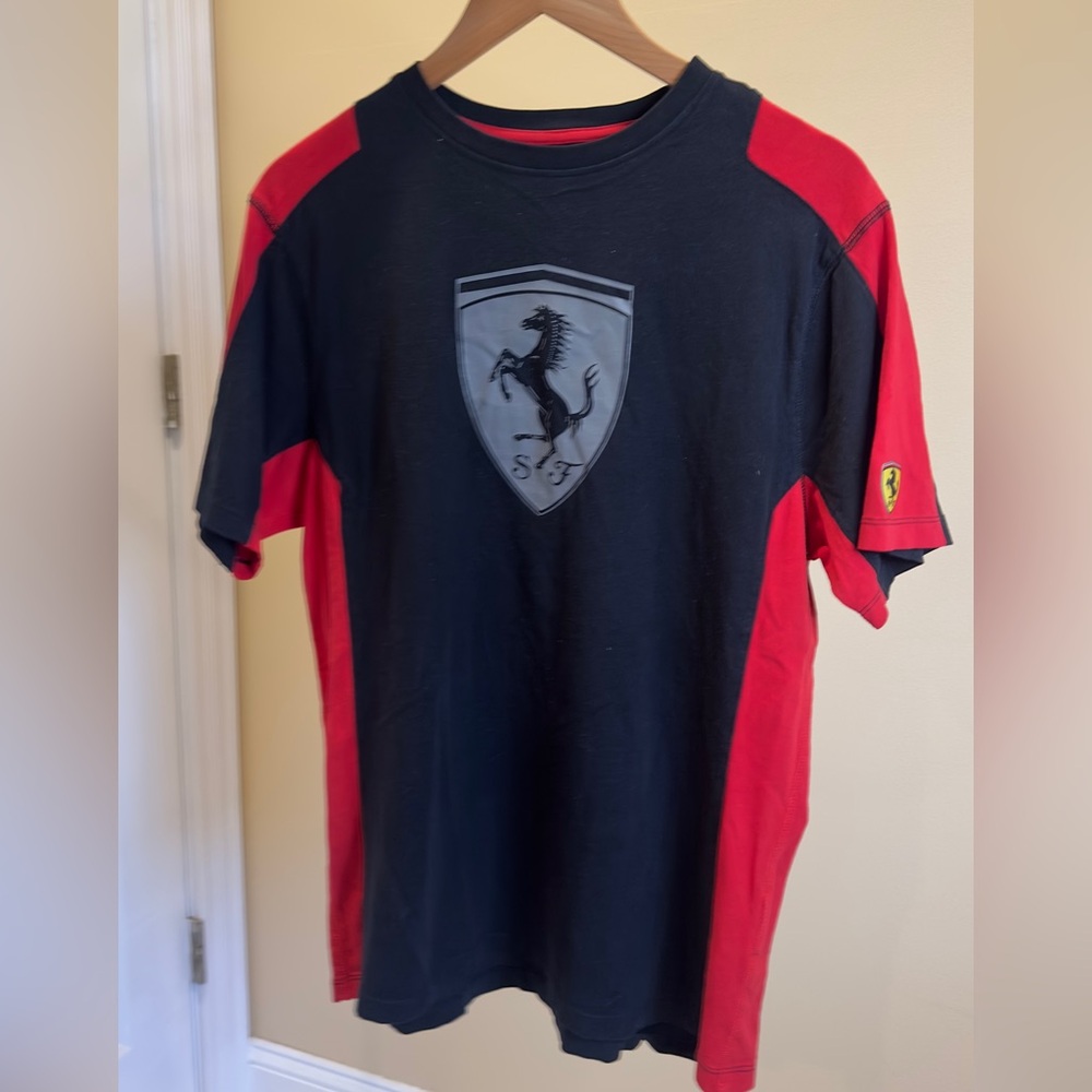 Scuderia Ferrari T-Shirt. Red and Black.